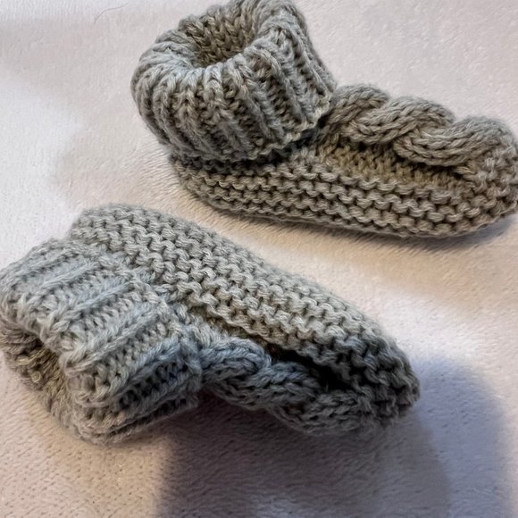 NEW Grey Sweater Material Baby Booties Never Worn - See Photos - Picture 4 of 5
